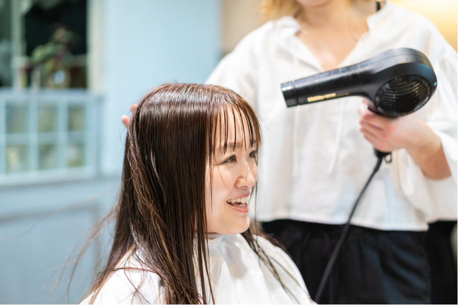 スタッフが楽しく働くサロンの雰囲気